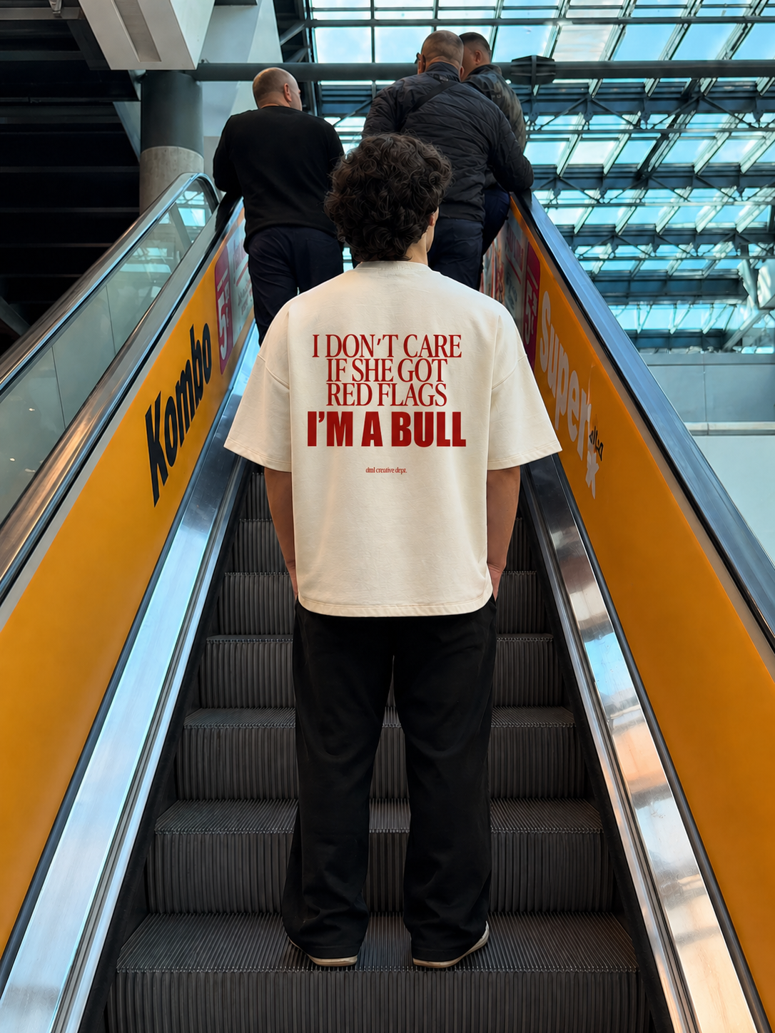 RED FLAGS OVERSIZED TSHIRT